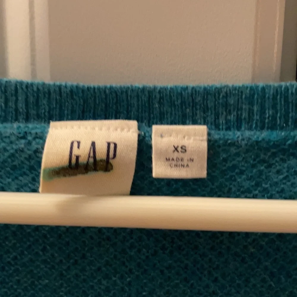 GAP sweater